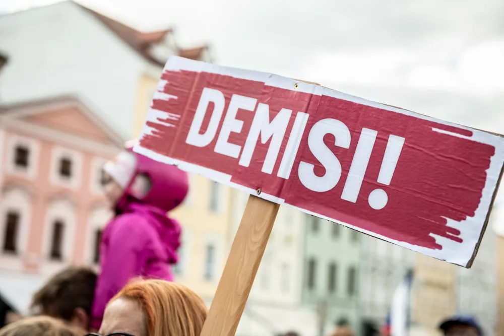 Na náměstí v Budějcích se sešlo několik desítek lidí. Požadují demisi pro Babiše a Benešovou