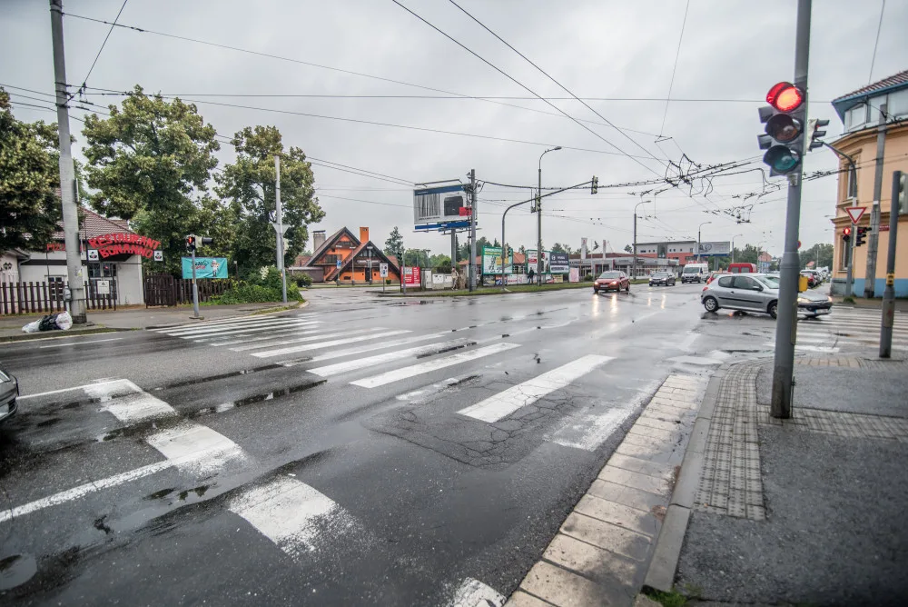 Část Husovky dostane nový povrch. Kompletní uzavírka nás čeká jen o víkendech
