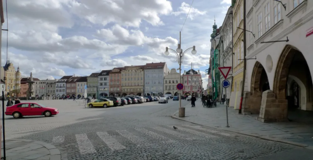 Náměstí od krajinské původně.