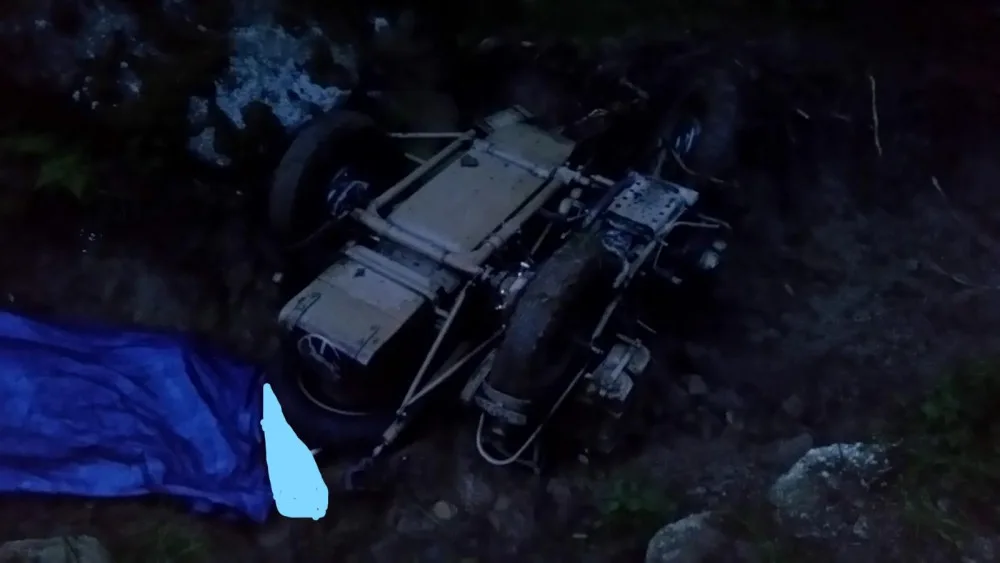 S řidičem motorky se utrhla krajnice, na místě zemřel