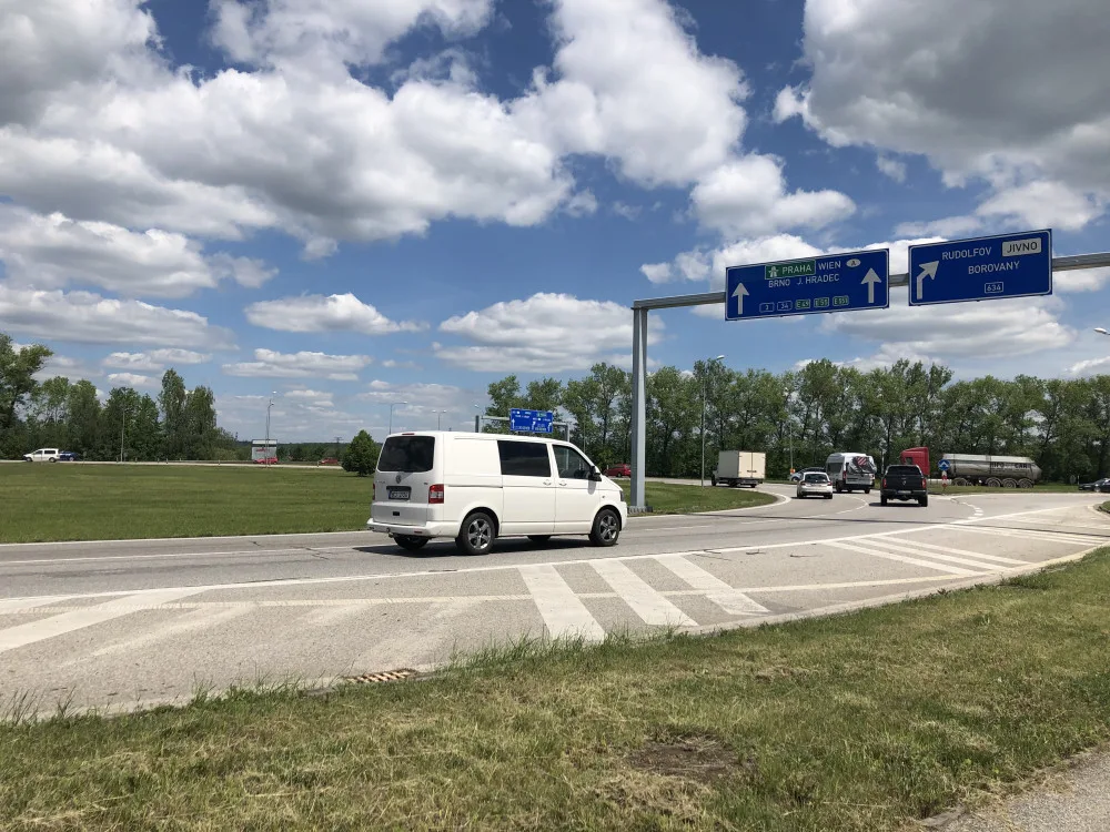 Kruháč na Okružní se dočká úprav, dojde k rozšíření silnice