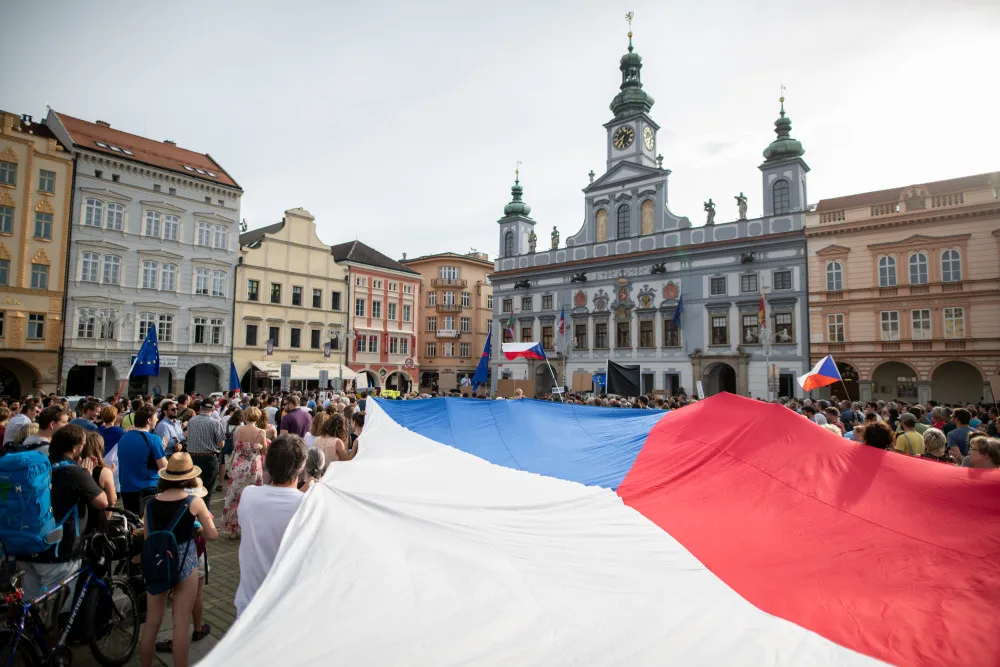 Budějcké náměstí znovu zaplnily stovky lidí