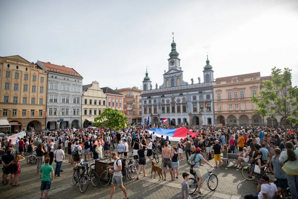 Budějcké náměstí znovu zaplnily stovky lidí