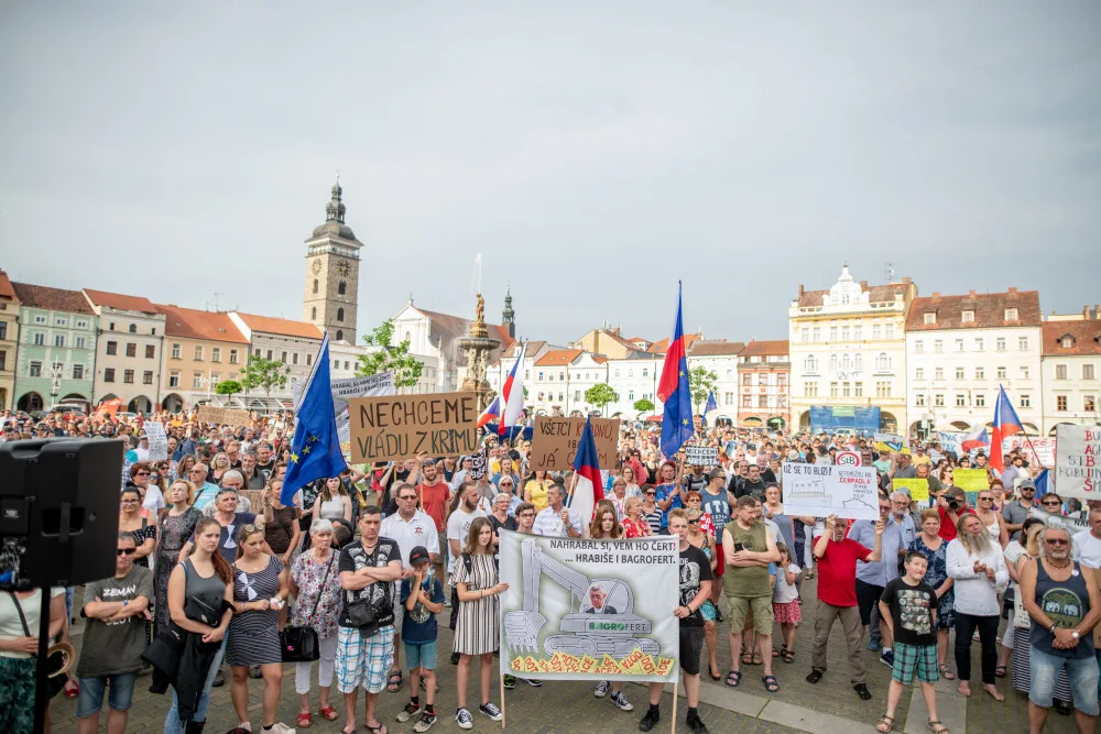 Budějcké náměstí znovu zaplnily stovky lidí