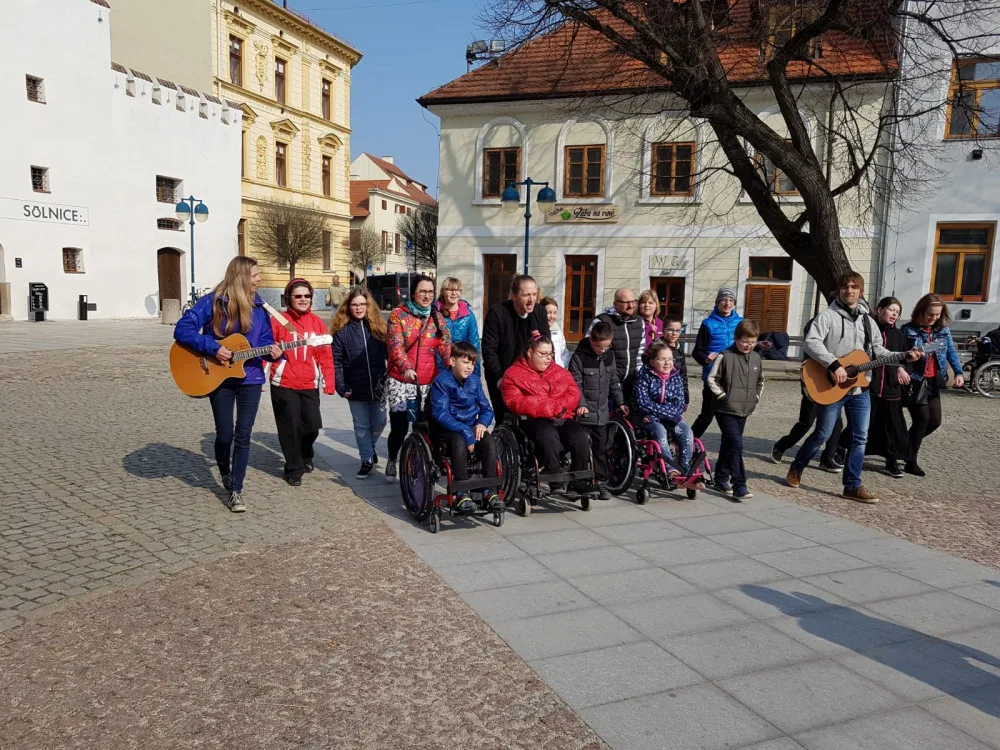 Tomáš Klus nazpíval s Arpidou píseň Marie. Videoklip je na světě