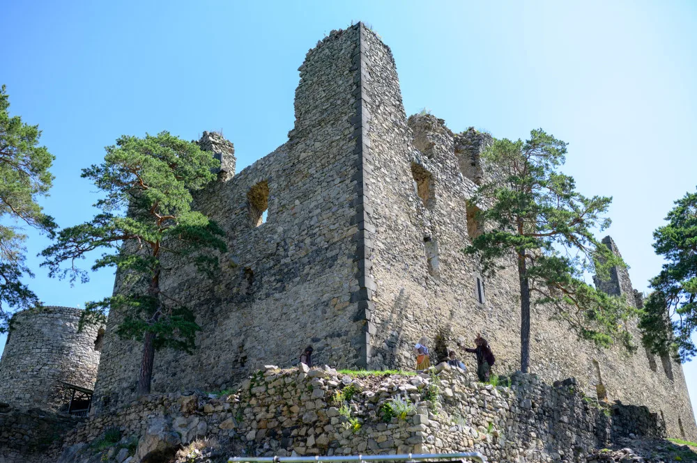 Na Helfenburku padla poslední klapka. Natáčení pohádky Zakleté pírko jde do finále