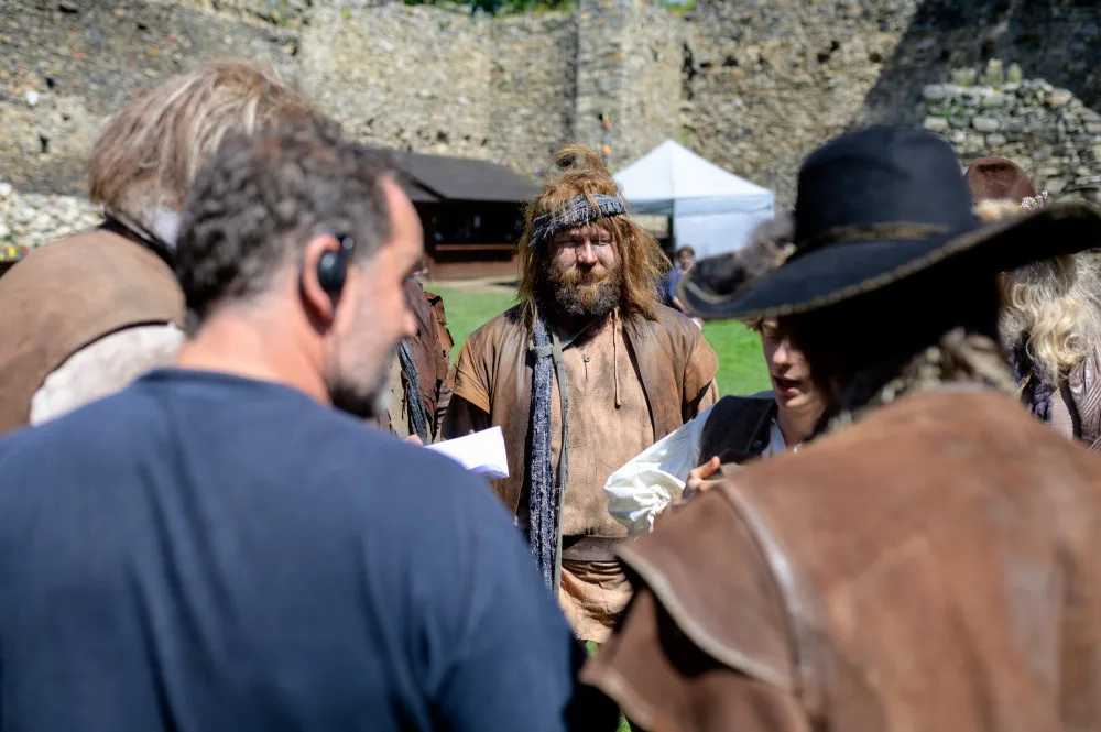 Na Helfenburku padla poslední klapka. Natáčení pohádky Zakleté pírko jde do finále