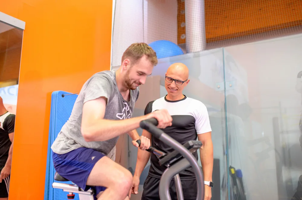 Hokejisté Motoru se intenzivně připravují na další sezónu. Kondičku nabírají ve Sportcentru Delfín