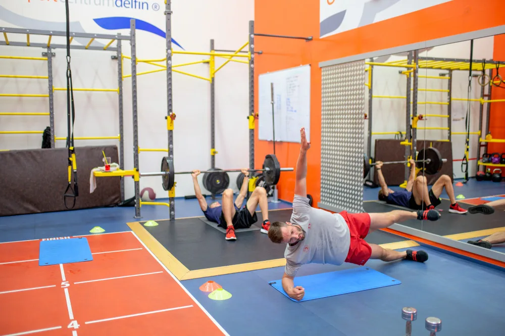 Hokejisté Motoru se intenzivně připravují na další sezónu. Kondičku nabírají ve Sportcentru Delfín
