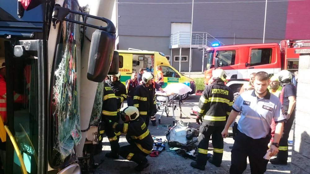 Řidička havarovaného trolejbusu v Budějcích měla mít v krvi alkohol