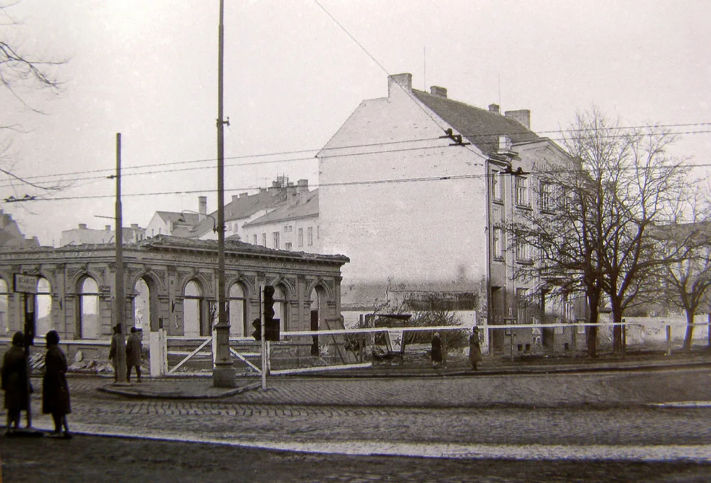V únoru 1962 se začala bourat Budějovická pivnice, toho času Metropol, následoval vpravo Bio Grand.