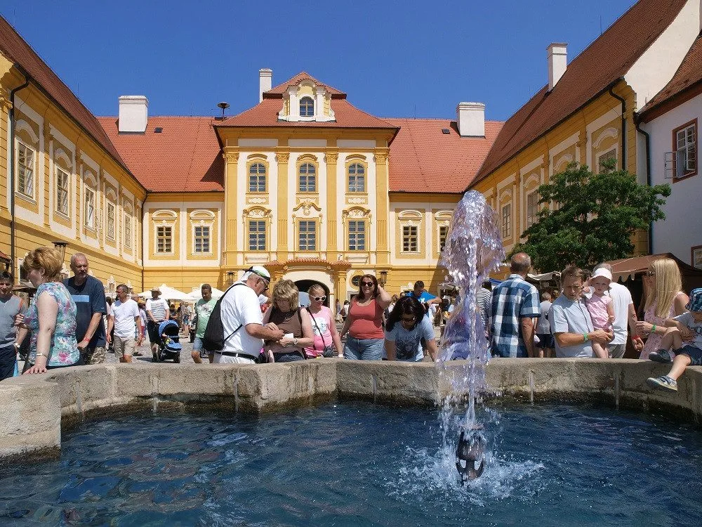 Nádvoří a řemeslný jarmark malé2