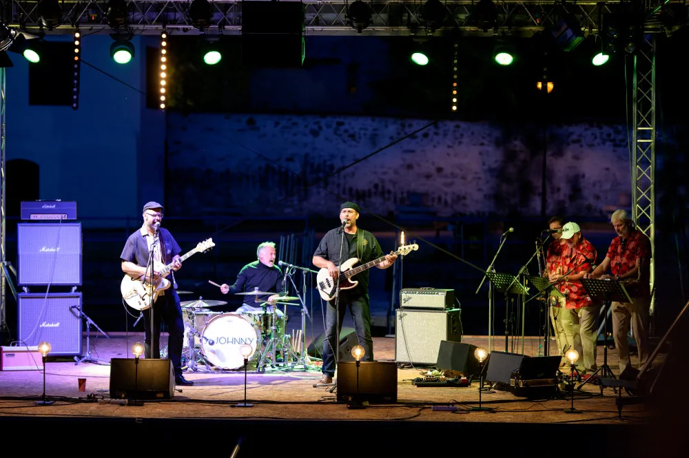 Na Slepém rameni ještě zahraje profesionální big band, a capella a Monika Absolonová