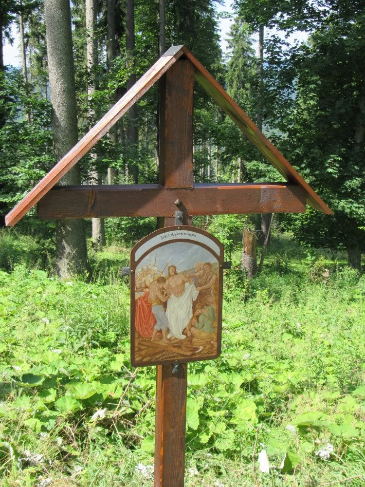Obec Stožec obnovuje křížovou cestu ke zdejší kapli