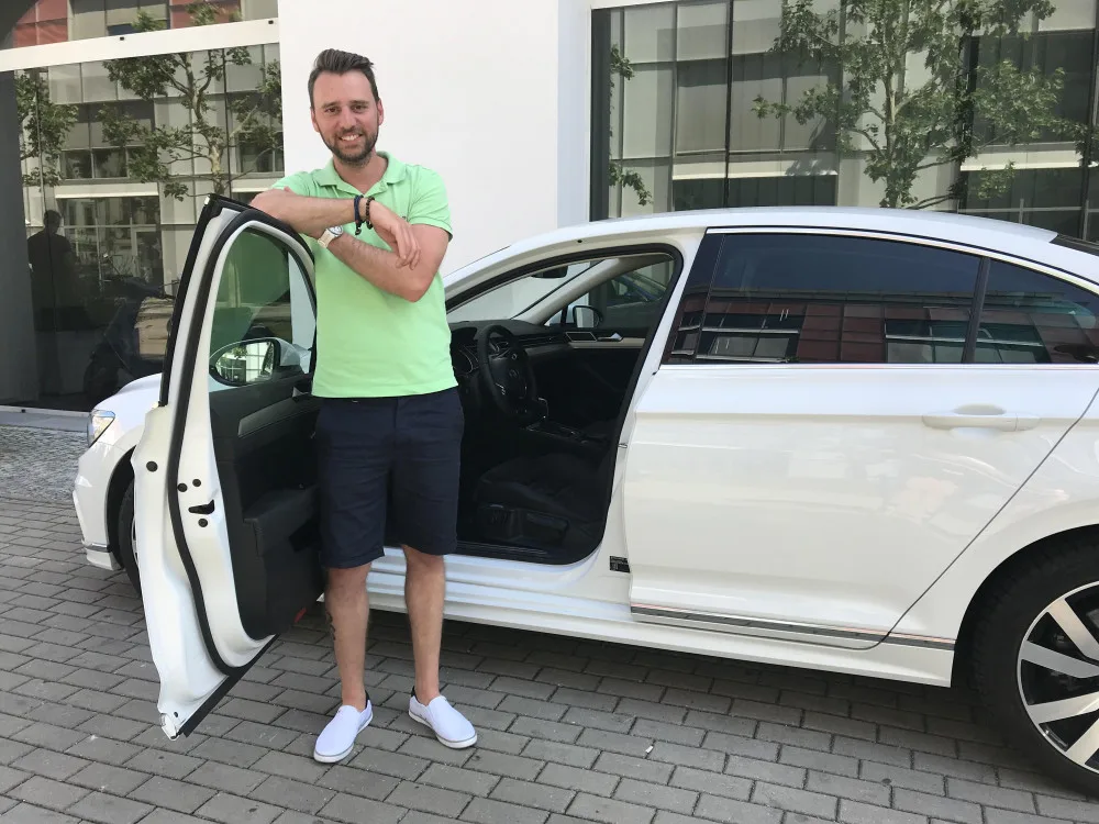 Touha vlastnit auto dnes už není tak silná. Lidé chtějí jen tankovat a jezdit, říká šéf start-upu Driveto Adam Szabó