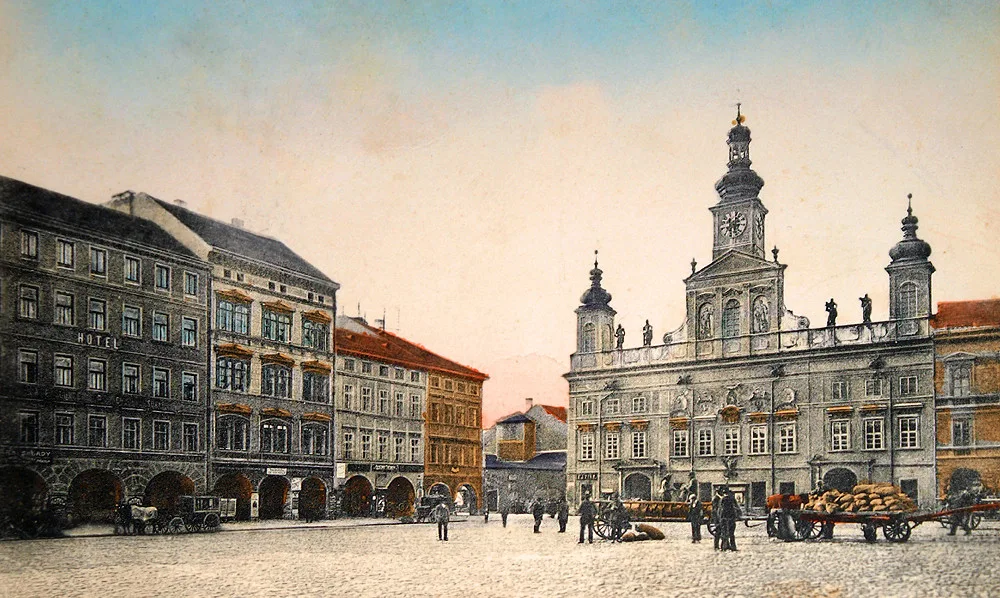 Jihovýchodní část náměstí před rokem 1912.