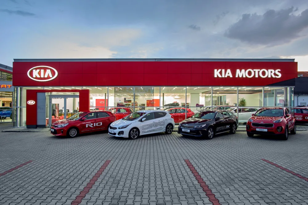 Jsme tu pro všechny, co chtějí nové auto, kvalitní autoservis a služby, říká ředitel CB Auto František Fišer