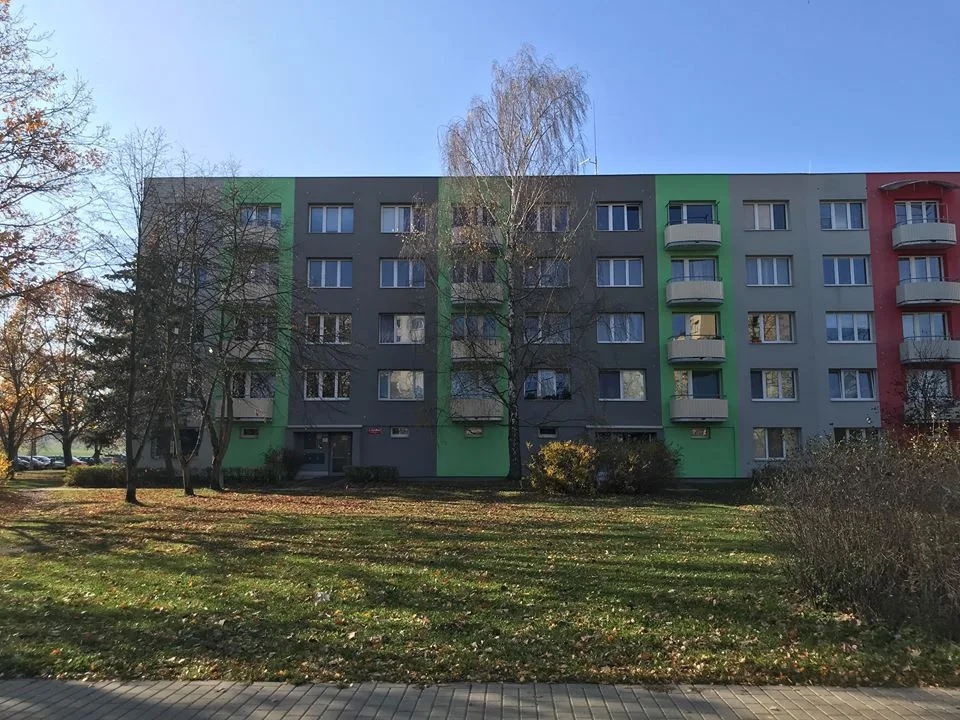 Dům, ze kterého žena s dítětem vyskočila.