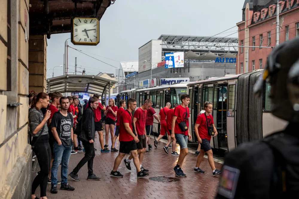 Sparťanští fanoušci dorazili do Budějc. Příjezd se obešel bez komplikací