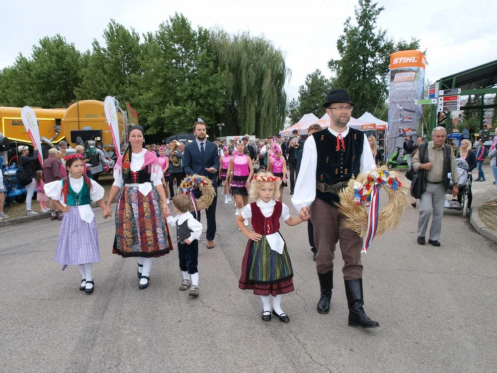 Země živitelka s podtitulem Výzvy českého zemědělství je tady. Nabídne tradiční program i novinky