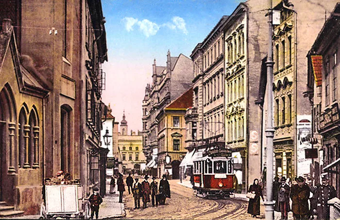 Pohled do Vídeňské směrem k náměstí, dnes ulice Karla IV.