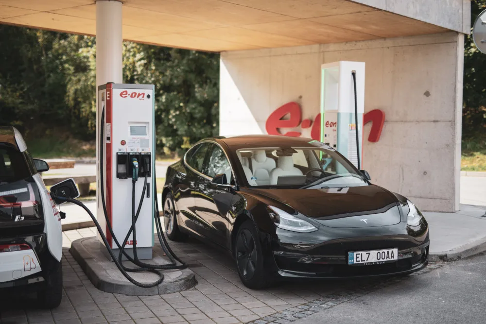 První ultrarychlá dobíječka v ČR_E.ON_Vystrkov_01
