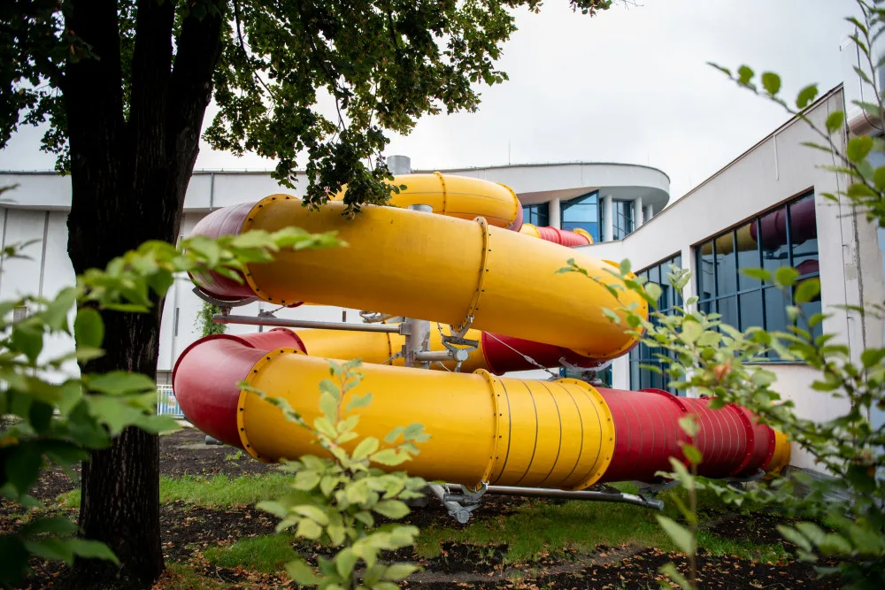Návštěvníci bazénu se konečně projedou v tobogánu, v provozu bude za tři týdny