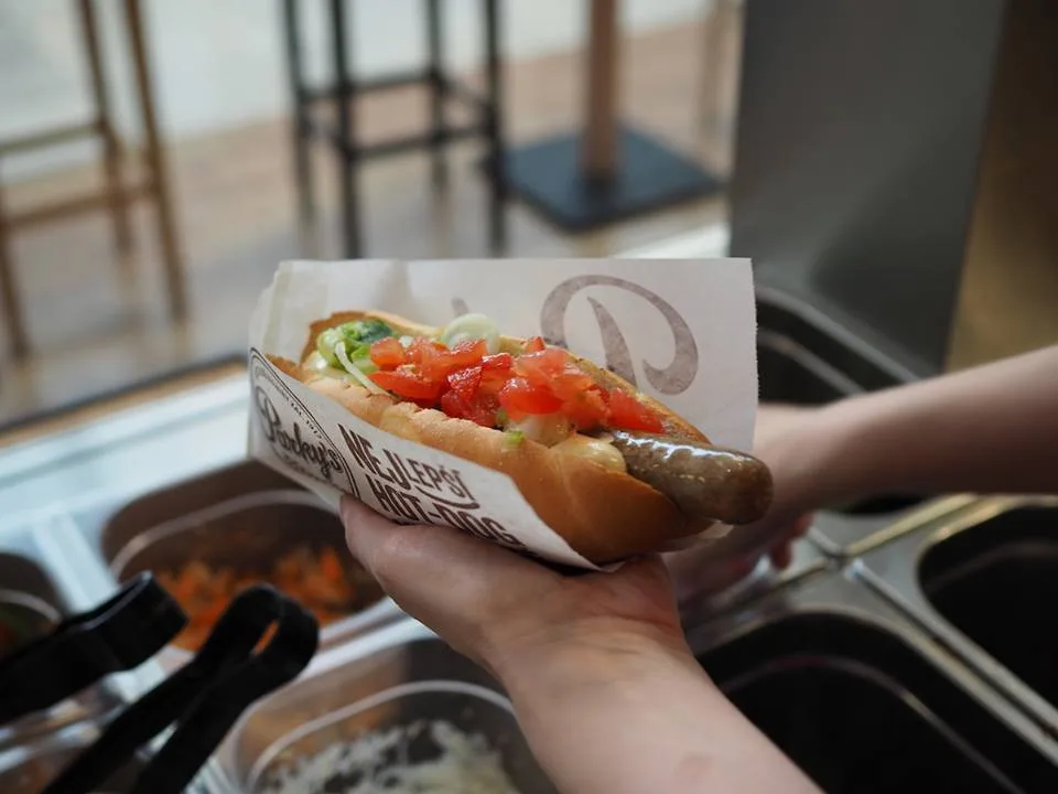 Oblíbený hot dog můžete ochutnat v novém fast foodu Parky's