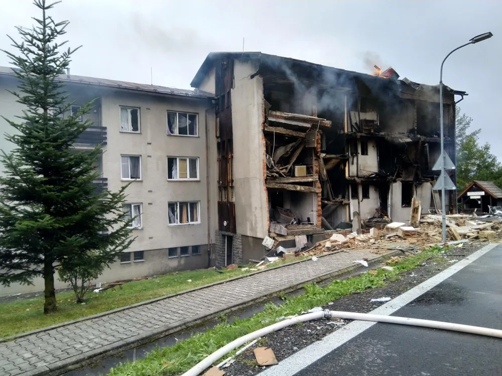 Domy v Lenoře, které nezasáhl požár, nečeká demolice