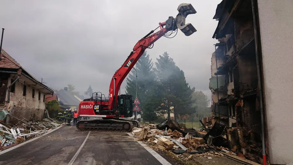 Domy v Lenoře, které nezasáhl požár, nečeká demolice