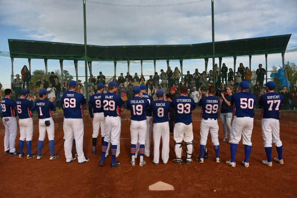 Softbalisté Ledenic vyhráli poprvé v historii českou extraligu.