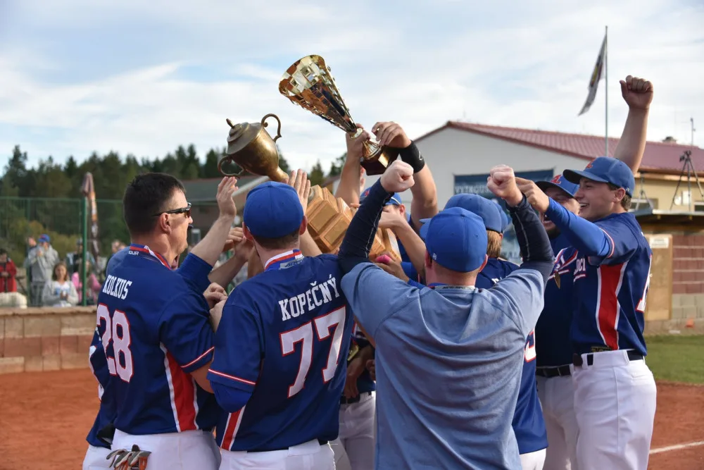 Softbalisté Ledenic vyhráli poprvé v historii českou extraligu.