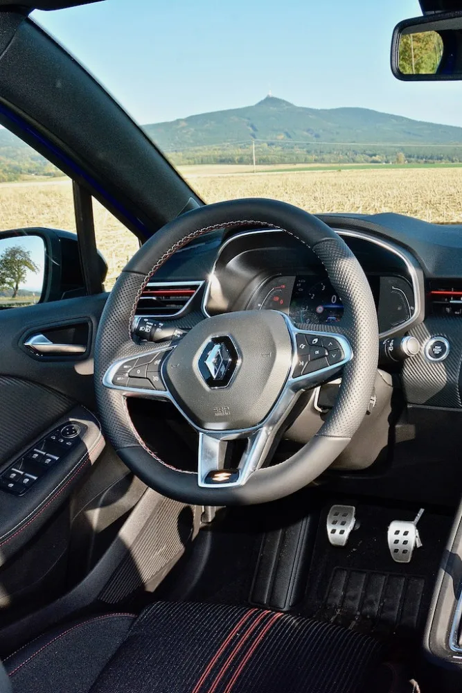 Kompaktní i svižné. Pátá generace Renaultu Clio osloví i sportovně naladěné zájemce.