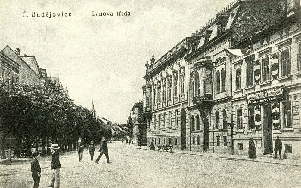 Hostinec U Srnečka v Lannovce před rokem 1928.