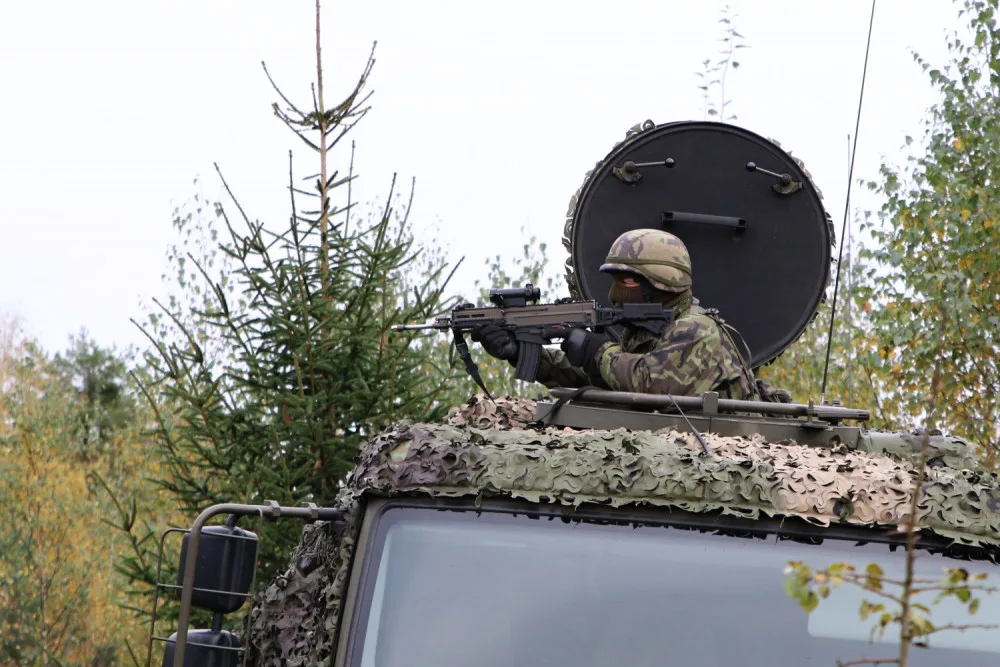 Hodnotitelé z NATO sledovali v Boleticích, jak strakoničtí vojáci  bojují se vzdušným protivníkem