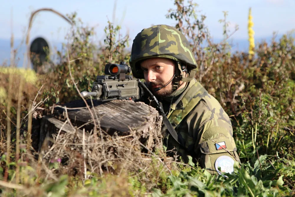 Hodnotitelé z NATO sledovali v Boleticích, jak strakoničtí vojáci  bojují se vzdušným protivníkem