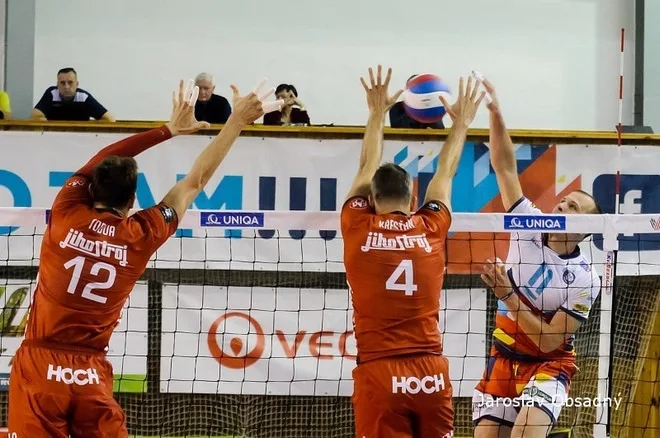 V televizní dohrávce třetí kola UNIQA volejbalové extraligy mužů 2019/20 nenechala Ostrava loňského mistra na své palubovce ani na chvíli nadechnout.