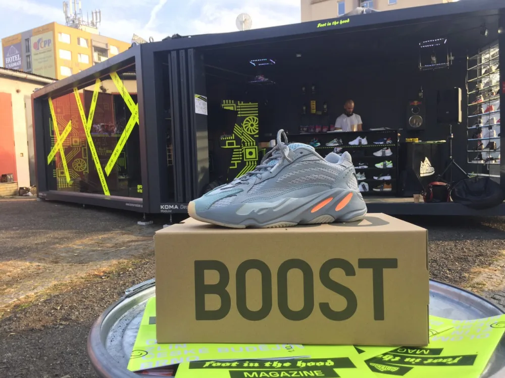 Adidas YEEZY Boost 700 V2