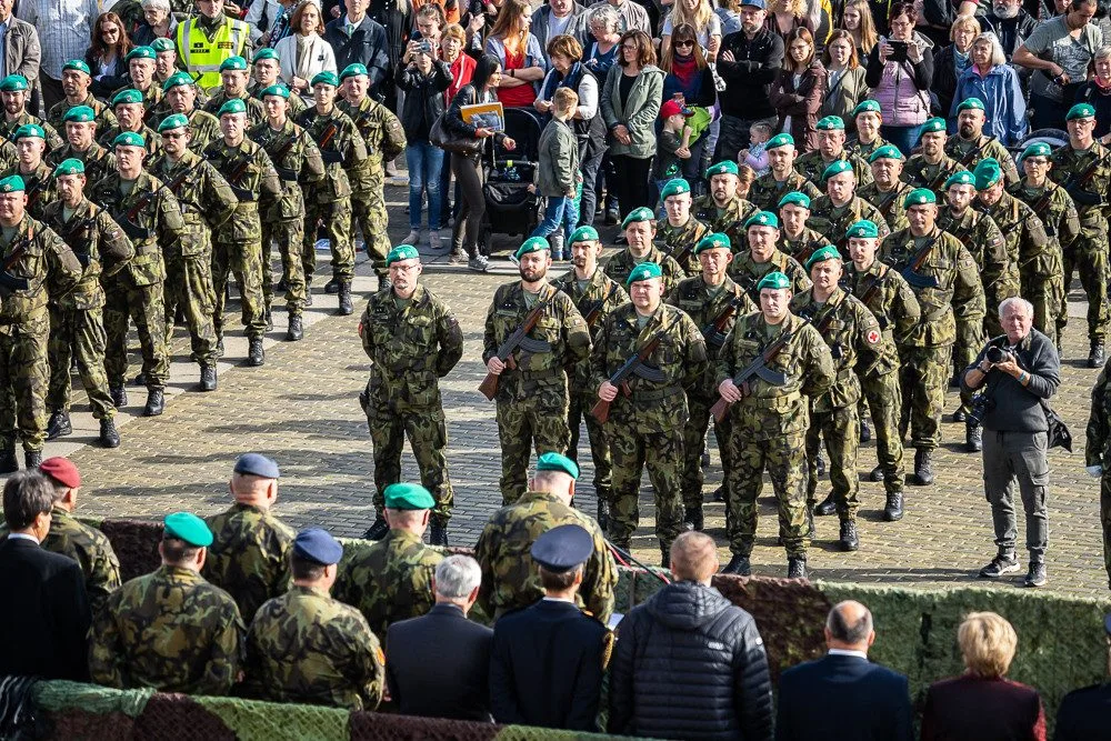 České Budějovice si připomněli 101. výročí vzniku republiky vojenskou přehlídkou
