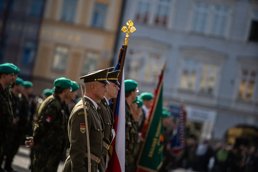 České Budějovice si připomněli 101. výročí vzniku republiky vojenskou přehlídkou