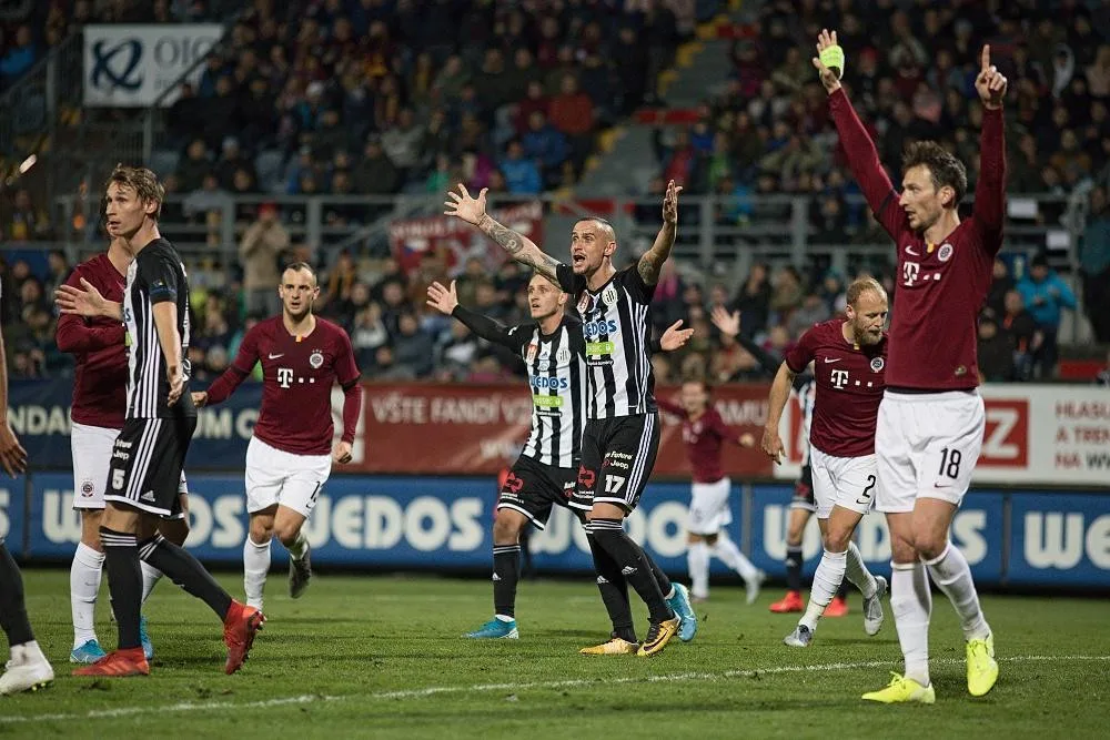 Dynamo končí po debaklu v domácím poháru. Sparta si odváží postup po vítězství 4:0.