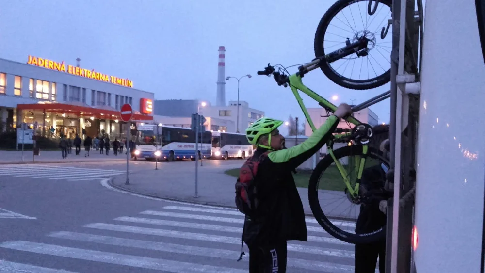 Více než šest stovek letos přepravily cyklobusy do elektrarny Temelin