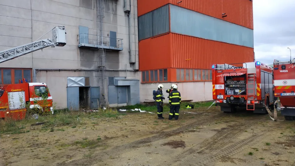 Písečtí hasiči za sebou mají dvě taktická cvičení, v jednom případě spadl člověk do sila