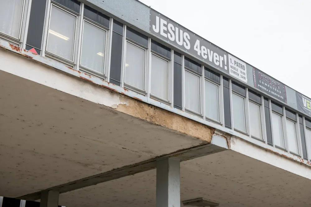 Město odstraní přístřešky na Šumavě. Jsou v havarijním stavu