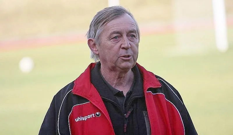 Fotbalové řady navždy opustil Karel Švarc. Trénoval Latku a vytáhl Novou Ves