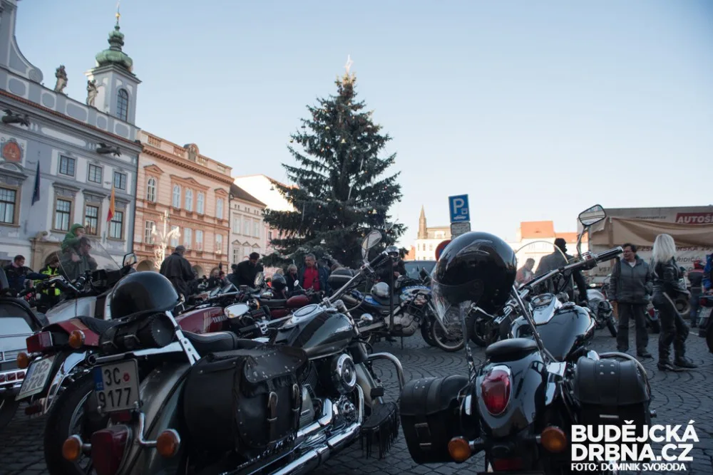 Tradiční motorkářský sraz na Štědrý den bude. Zákaz vjezdu na náměstí neplatí