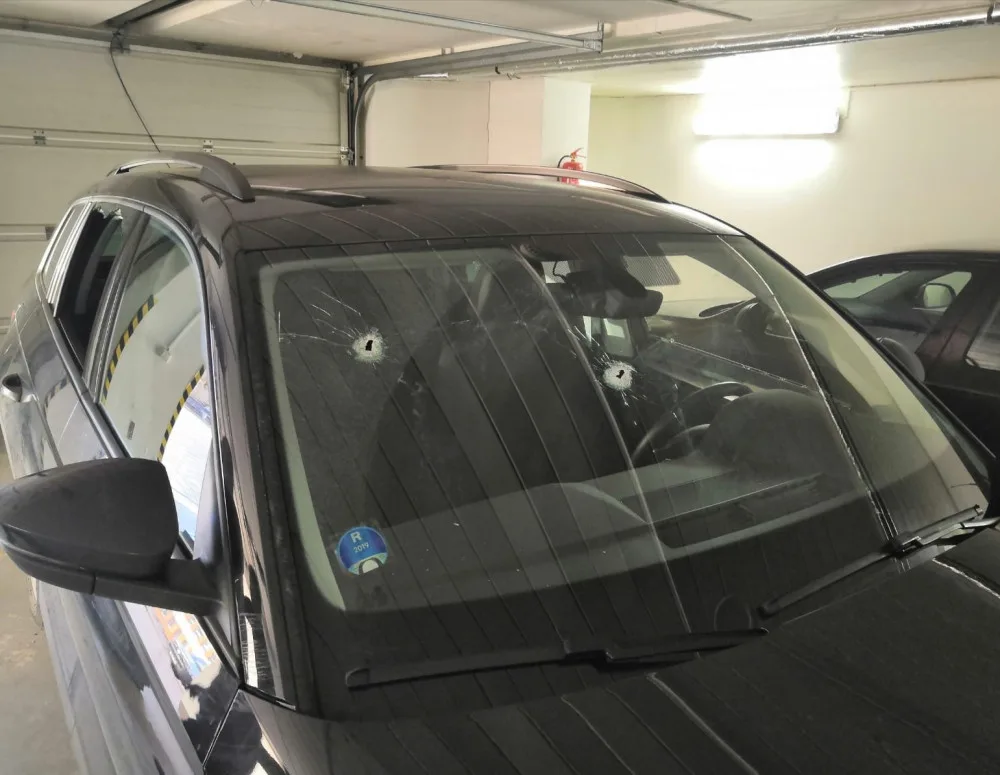 Soud poslal do vazby muže stíhaného za střelbu na auto a cisternu