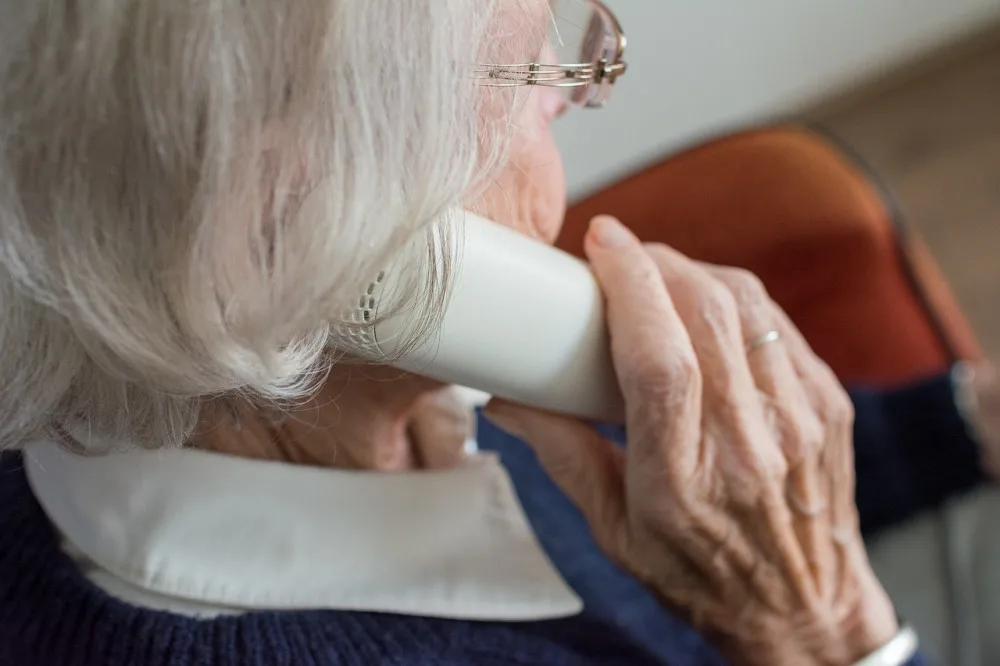 Podvodník v Táboře okradl další seniorku, vypadal prý jako Švejk