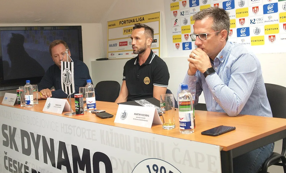 Tomáš Sivok (uprostřed).