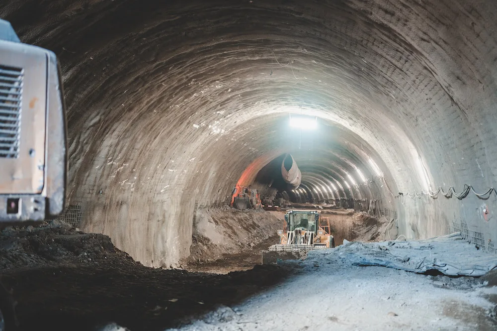 VIDEO: Skončila prorážka tunelu Deboreč, zkrátí se jízdní doba vlaků z Prahy na jih Čech